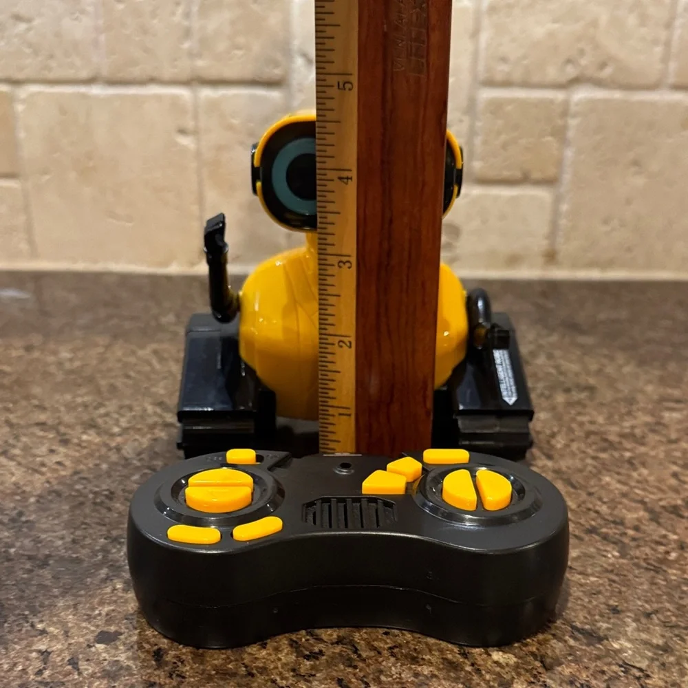 Remote Control Robot Toy With LED Eyes Flexible Head And Arms